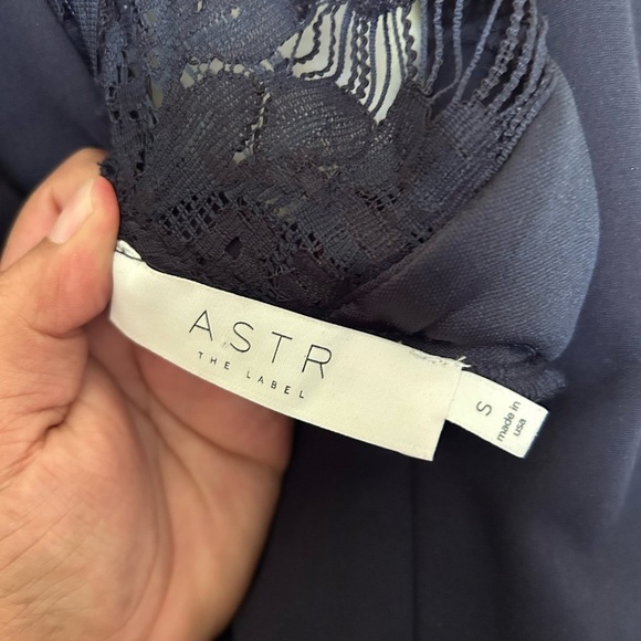 ASTR The Label Midi Dress S V-Neck Stretch Sleeveless Navy Blue Lace Hem Dateout - Picture 6 of 10